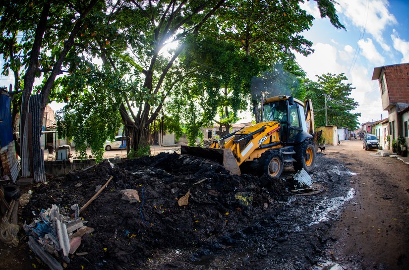 Em 2025, limpeza nos canais da capital retirou mais de 11 mil toneladas de resíduos