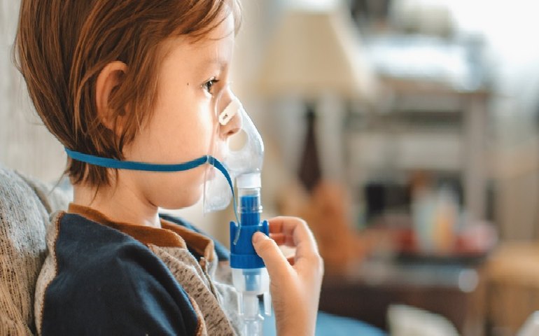 Estudo mostra elo entre ar poluído e crises de asma em crianças