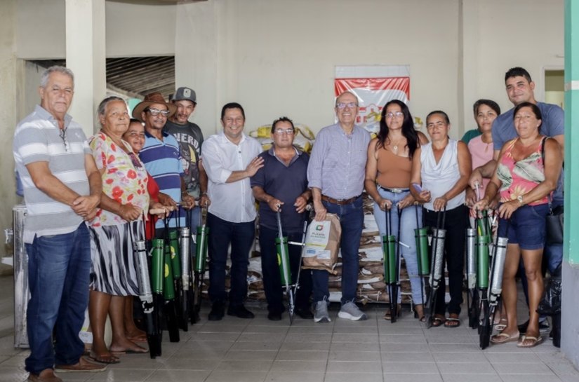 Programa Planta Alagoas entrega mais de quatro toneladas de sementes em Penedo