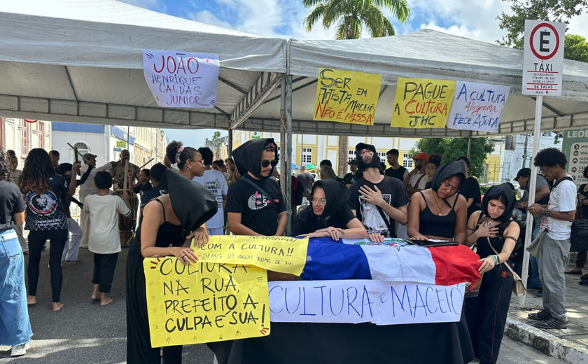 Com pagamentos atrasados, artistas anunciam protestos no São João de Maceió