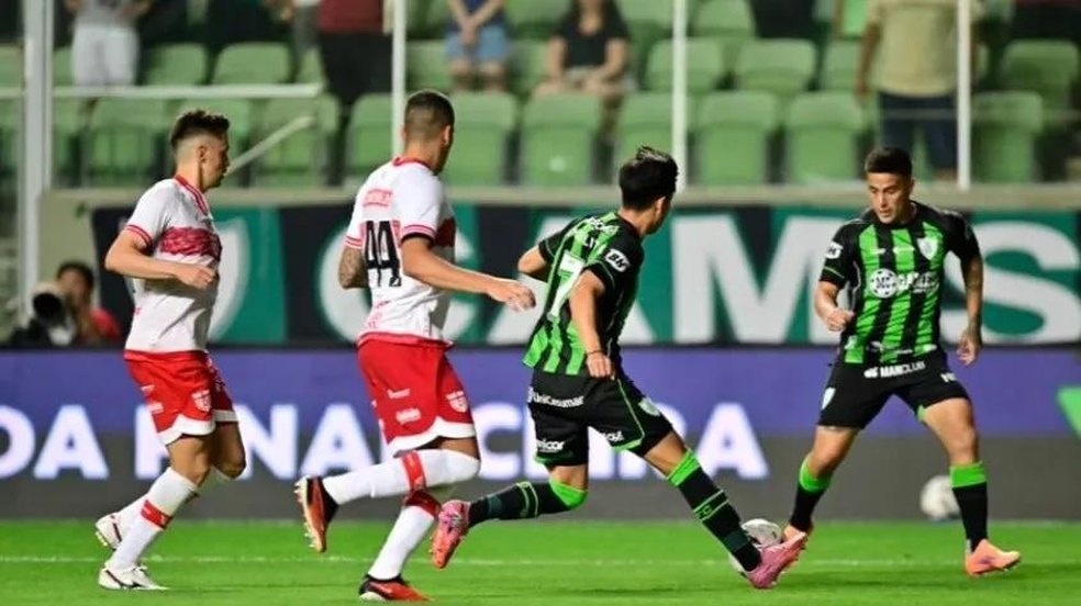 CRB sai na frente, mas cede o empate ao América-MG na Série B