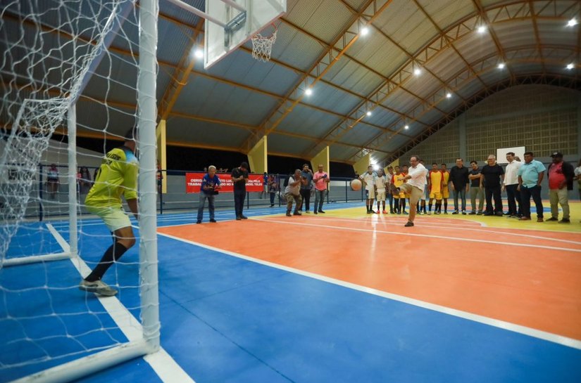 Prefeito Luciano Barbosa entrega ginásio poliesportivo e anuncia mais obras no Manoel Teles