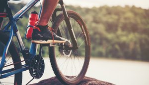 Sesc promove aulas gratuitas de natação, ciclismo e esportes radicais em Aracaju; saiba como participar