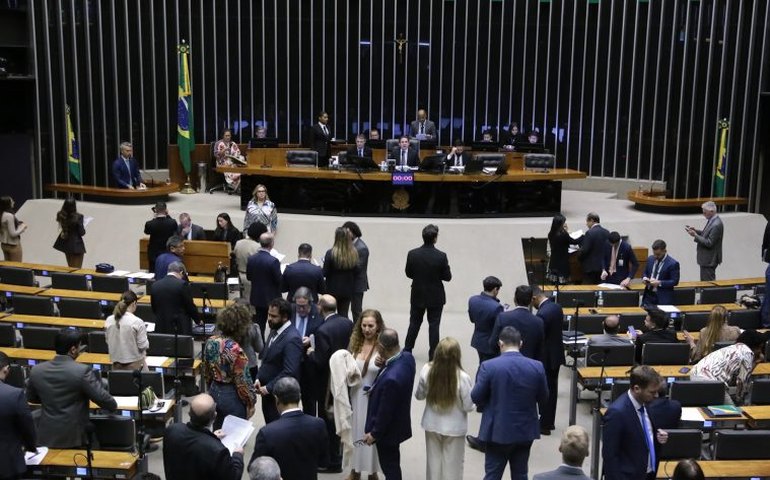 Avança projeto que cria estratégia para atendimento a mulheres alcoólatras