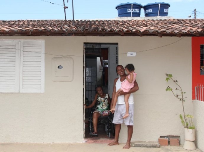 Estado entrega 70 melhorias habitacionais no Vale do Reginaldo