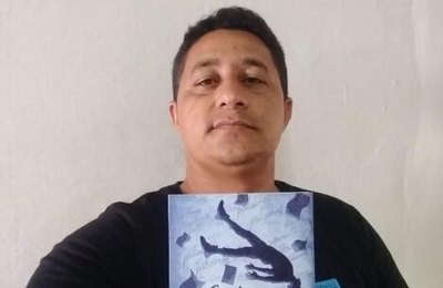 Escritor de Piaçabuçu lança seu lança seu 1º livro na sua terra natal