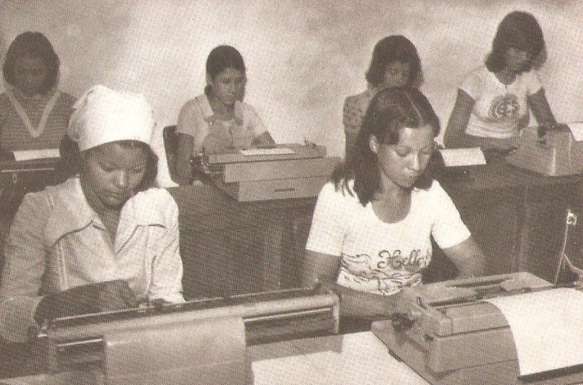 Associação oferece cursos gratuitos de capacitação para meninas e mulheres