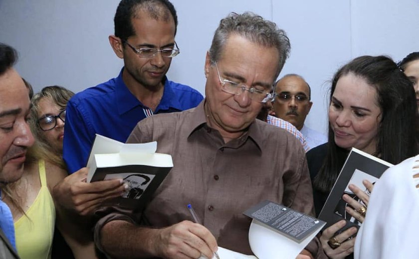 Renan reúne autoridades ao lançar o livro Democracia Digital em Maceió