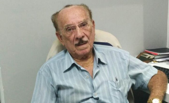 Poemas compostos no dia 24 de março de 2017, data da morte de Djalma Falcão, por seu irmão, ex-senador Alcides Muniz Falcão - Foto: Bruno Fernandes Poemas compostos no dia 24 de março de 2017, data da morte de Djalma Falcão, por seu irmão, ex-senador Alcides Muniz Falcão - Foto: Bruno Fernandes
