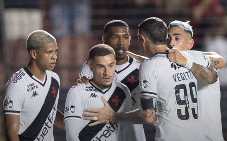 Vasco derrota Sport em duelo direto e deixa a zona de rebaixamento do Brasileirão