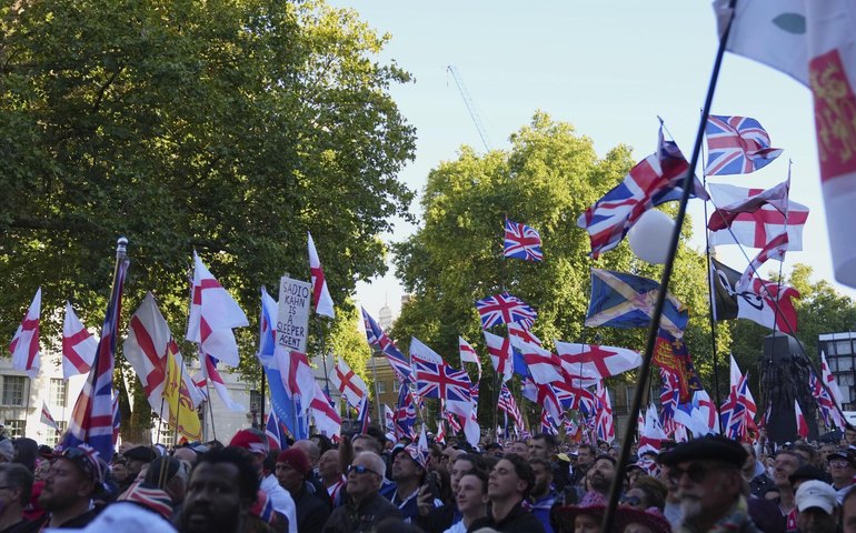 Marcha em Londres reúne 110 mil e expõe tensão sobre imigração e identidade nacional, diz mídia