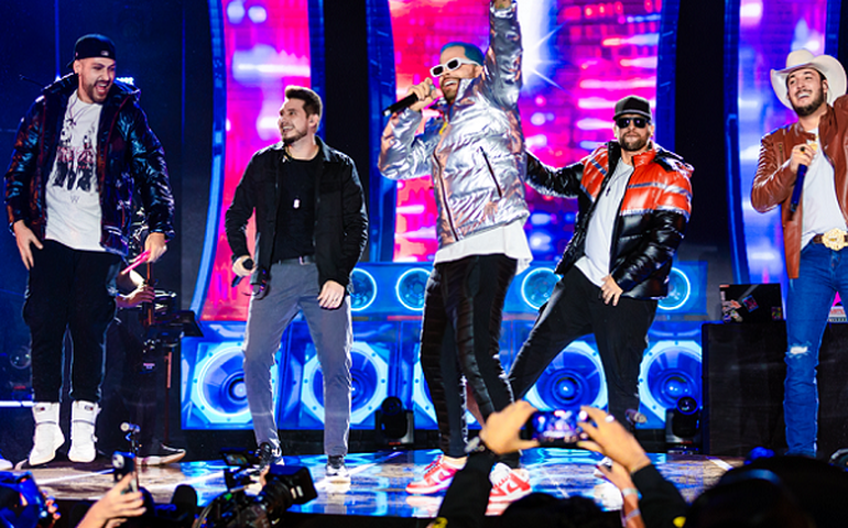 O “Baile na Roça” de Bruno e Barretto e trio DogBeat