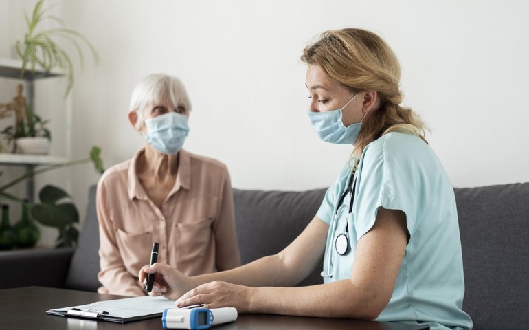 Atendimento médico em casa cresce até 40% por medo do vírus em hospitais