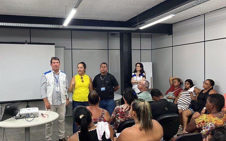 Vigilância Sanitária capacita comerciantes de pescados em Maceió