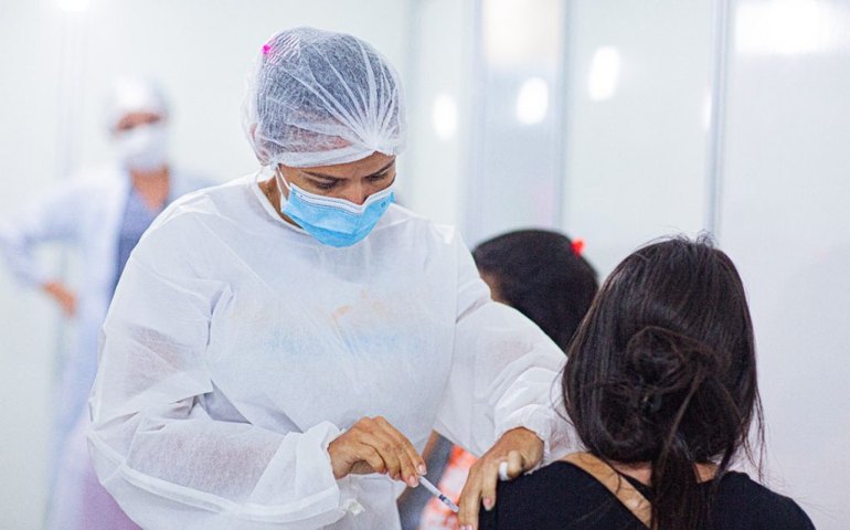 Arapiraca reduz faixa etária de vacinação contra a Covid-19 para 28 anos