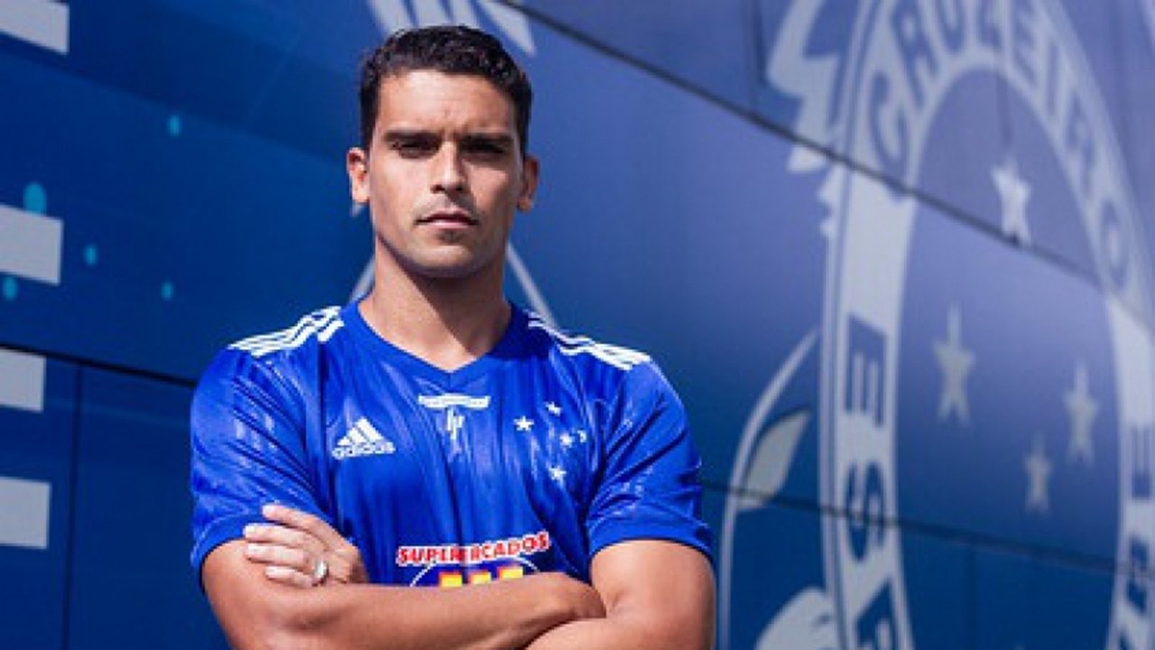 Volante Jean, do Cruzeiro, é o quarto caso de covid-19 no futebol mineiro