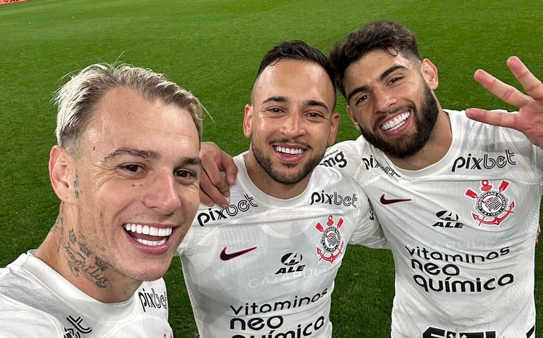 Róger Guedes quebra recorde e Corinthians derrota Vasco com portões fechados