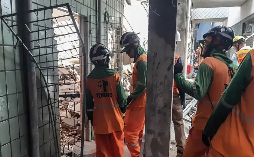 Prédio desaba e mata três pessoas em Aracaju