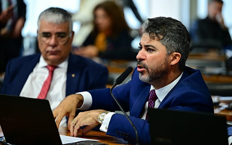 Projeto que proíbe uso de telessaúde para orientação sobre aborto passa na CDH