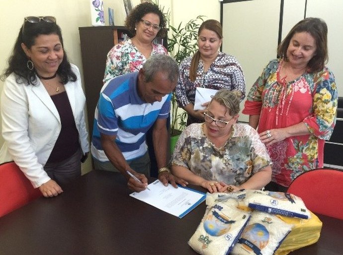 Governo entrega cesta alimentos à comunidade indígena de Feira Grande