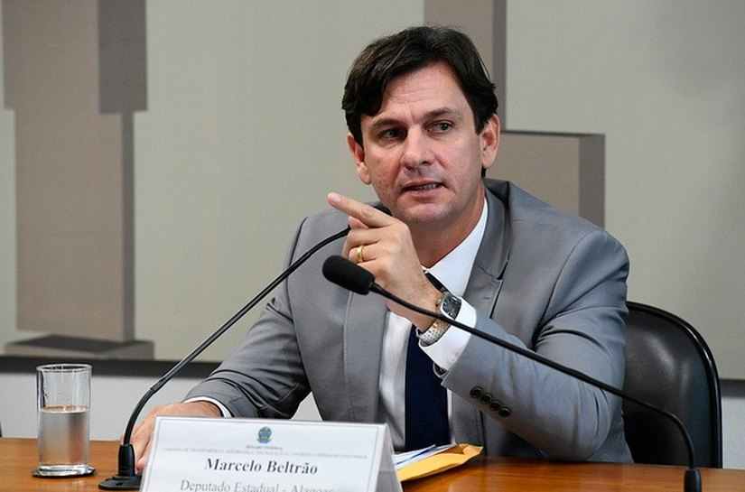No Senado, Marcelo Beltrão defende união de forças para coibir atuação de faculdades irregulares