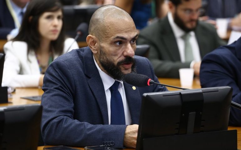 Comissão aprova classificação de repelentes e protetores solares como bens essenciais