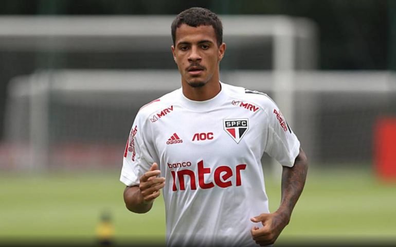 Diego Costa trabalha normalmente no São Paulo e deve reforçar defesa; Erison treina no campo