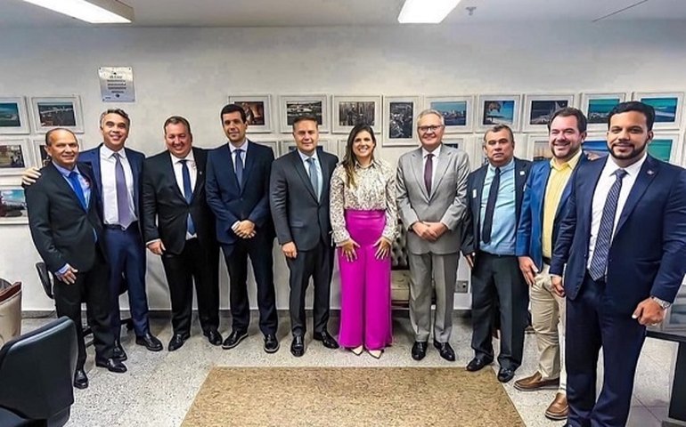 Em Brasília, prefeita Marcela Gomes viabiliza recursos federais para investimentos em Novo Lino