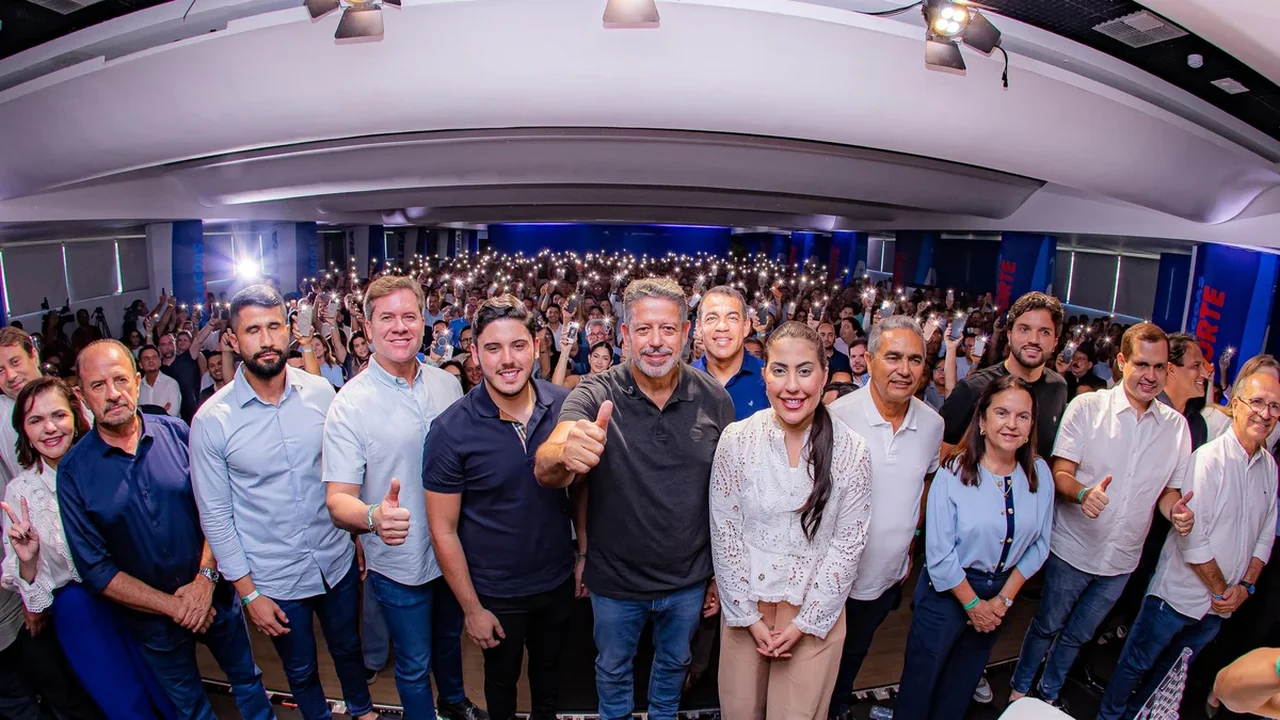 Sem Alfredo e JHC, Lira quis mostrar força ao reunir prefeitos e lideranças políticas