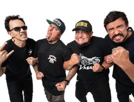 Na reta final da turnê com Guns N’ Roses, Raimundos celebram excelente fase