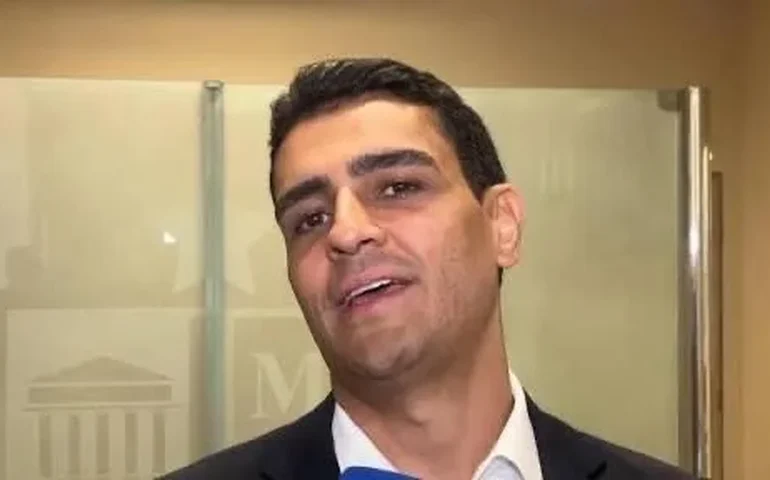 Justiça condena JHC por propaganda antecipada nas redes sociais