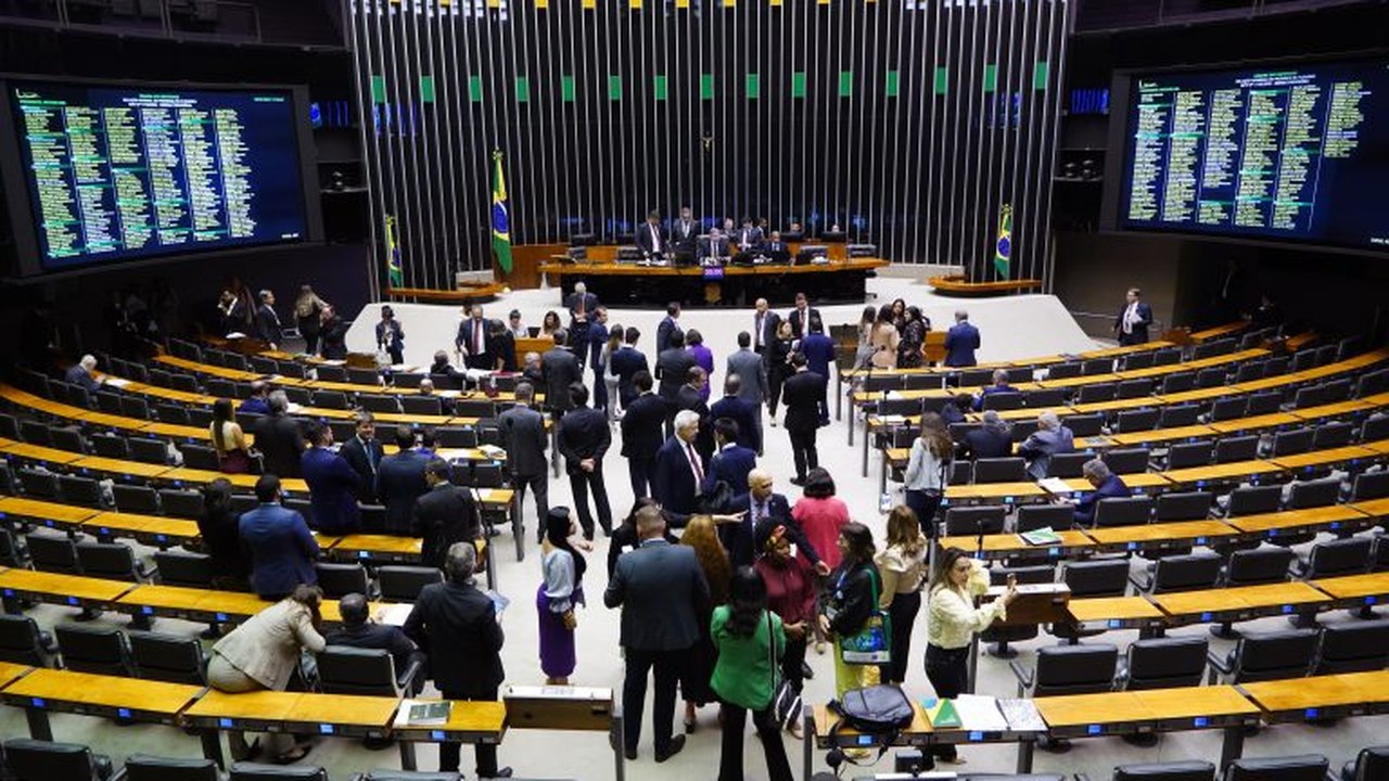 Criada CPI mista para investigar atos do dia 8 de janeiro; acompanhe
