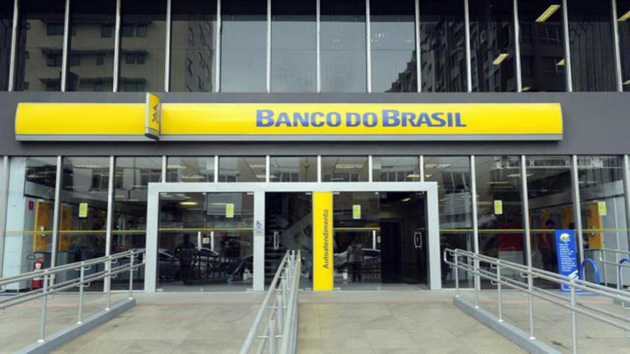 Banco do Brasil anuncia plano para aposentar 18 mil funcionários