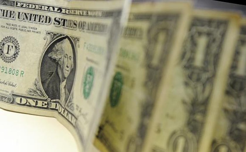 Dólar sobe 0,69% e alcança os R$ 3,28 com aversão ao risco no exterior