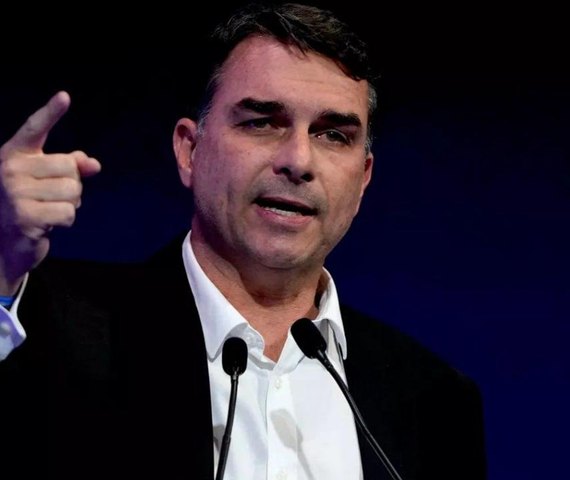 Assessor de Trump celebra desempenho de Flávio Bolsonaro