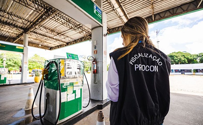 Procon notifica oito postos de combustíveis por preços abusivos em Maceió