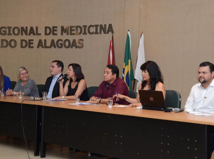 Mais de 250 gestores e técnicos da Saúde discutem combate ao Aedes