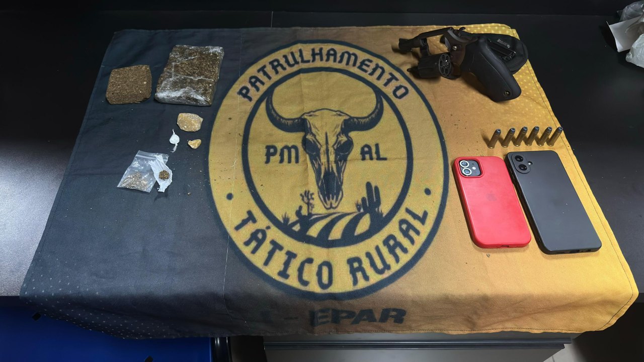 PM apreende arma de fogo e entorpecentes em Palmeira dos Índios e Arapiraca