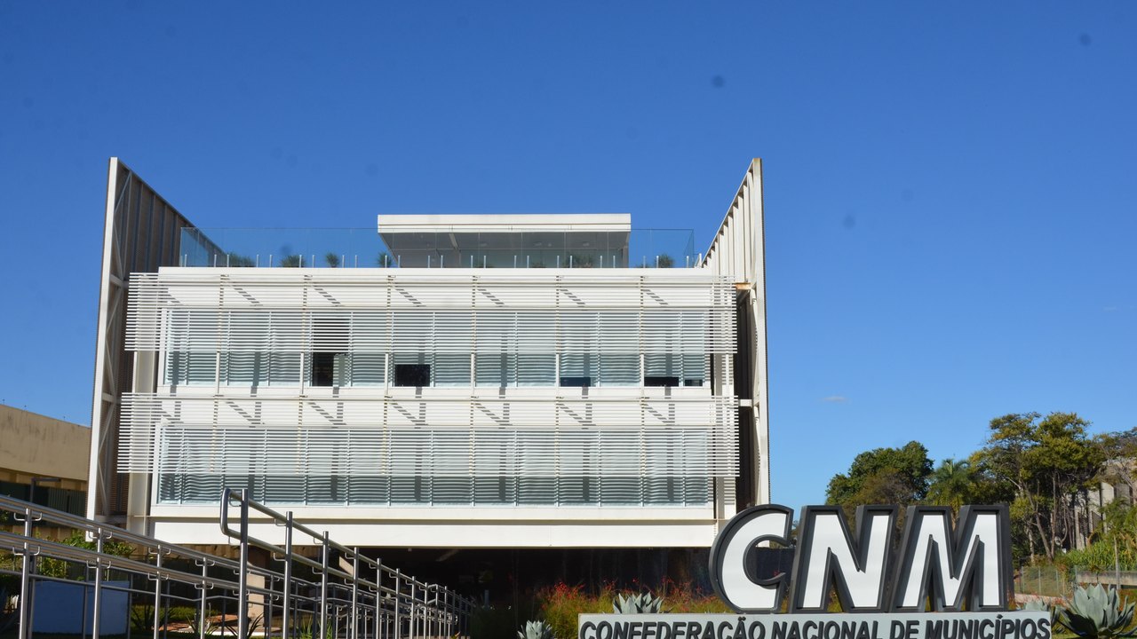 CNM sabatina pré-candidatos da direita à Presidência durante Marcha dos Prefeitos