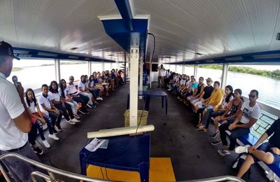 Projeto de educação ambiental em Barco-escola encanta pelo Rio São Francisco