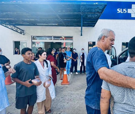 Alta hospitalar marca despedida emocionante de paciente após quase um ano internado no Hospital Dr. Ib Gatto Falcão