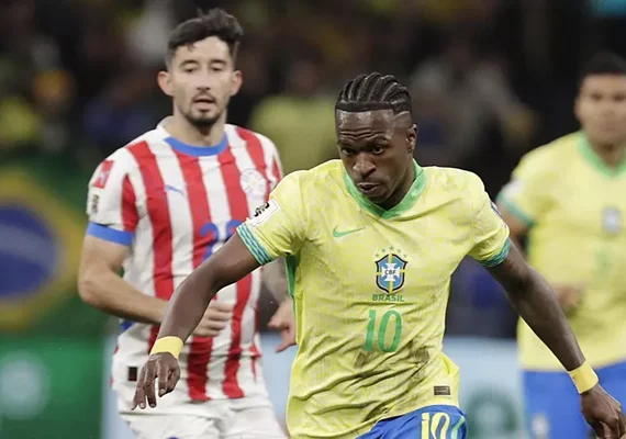 Vinicius Jr. marca 1º gol da 'era Ancelotti' no Brasil