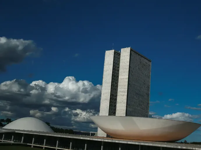CCJ do Senado aprova relatório que regulamenta reforma tributária