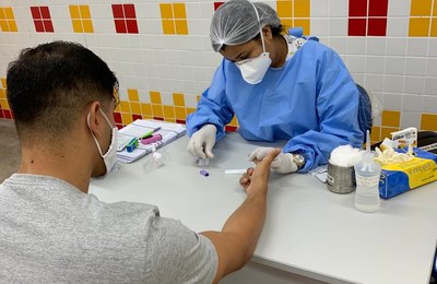 Saúde realiza testes rápidos em profissionais dos bares e restaurantes da Massagueira