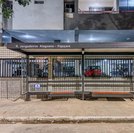 Prefeitura instala novo abrigo de ônibus na Rua Jangadeiros Alagoanos, na Pajuçara