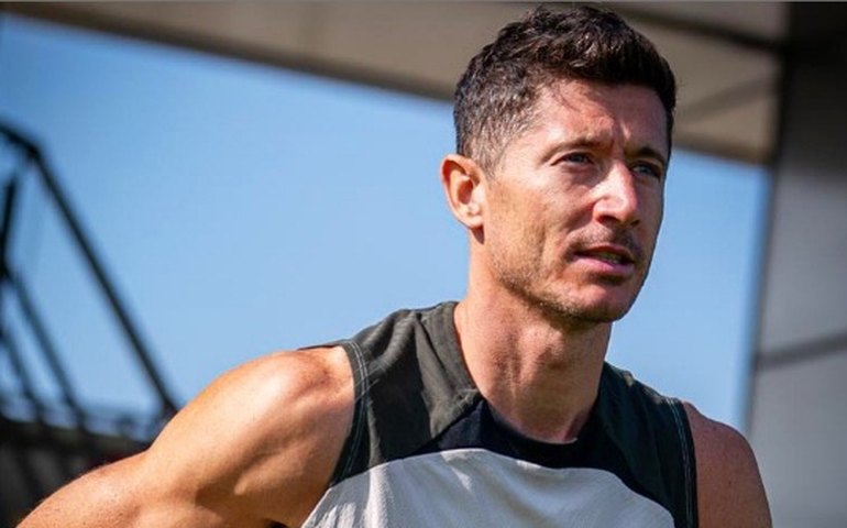 Lewandowski acelera recuperação e pode reforçar Barcelona diante do Real Madrid