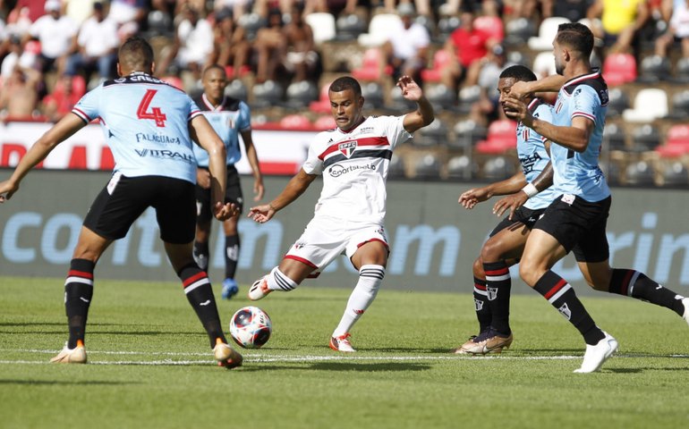 São Paulo brilha no 2º tempo, vira sobre o Botafogo e lidera grupo no Paulistão