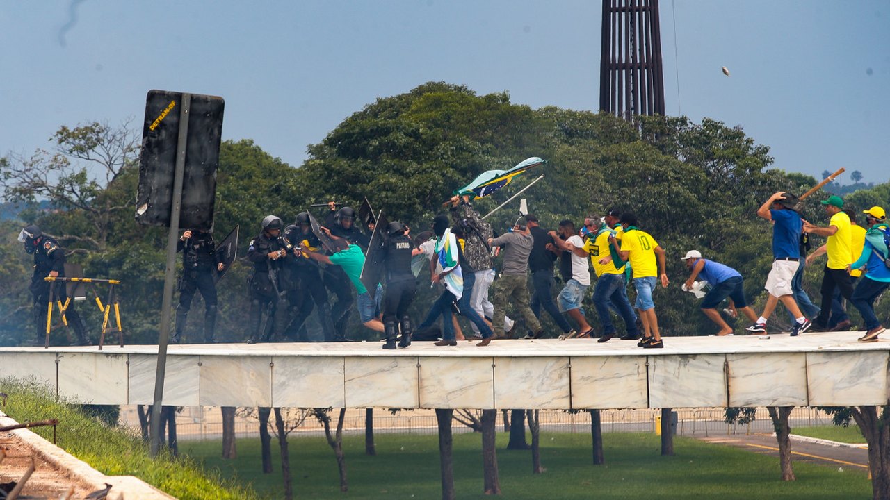 Ato na USP pede punição sem anistia para golpistas de Brasília