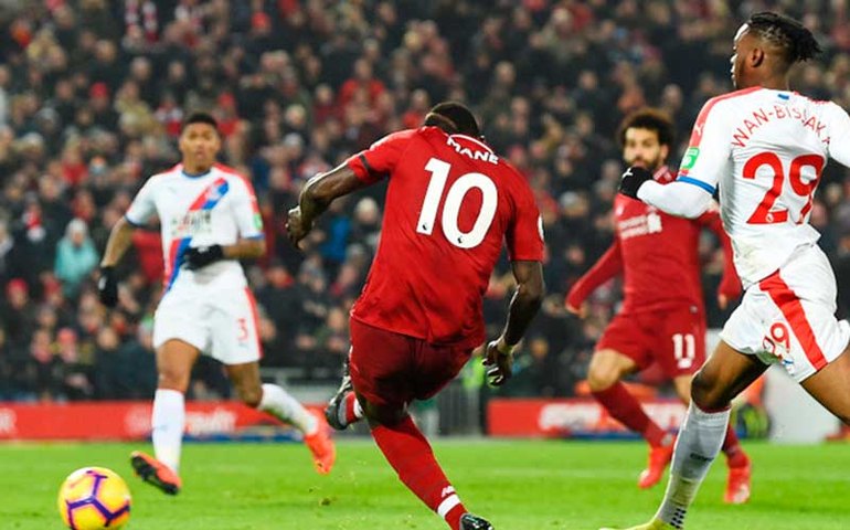 Futebol inglês aposta no ataque para encerrar jejum de mais de 60 anos