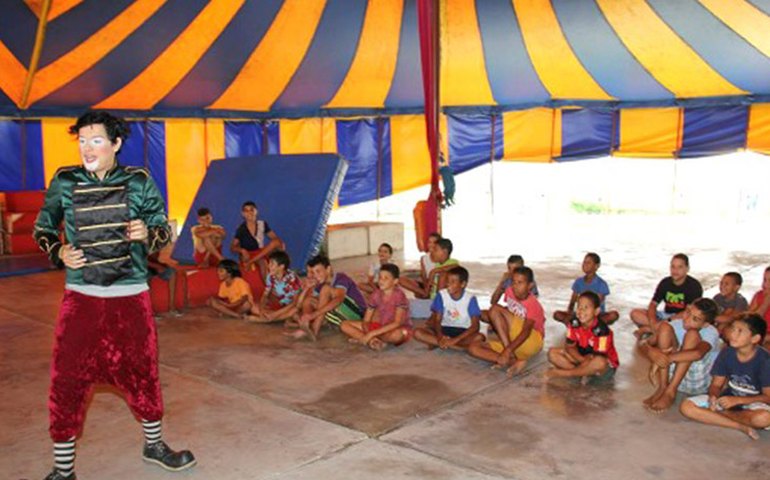 Arapiraca: Palhaço do Le Cirque dá oficina para alunos da Escola de Circo